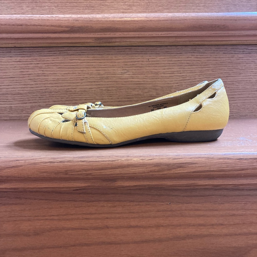 Route 66 Women Flat Slip On Yellow Round Toe Shoes - Picture 2 of 10